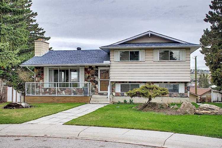 227 Glamorgan Place SW Calgary, AB T3E 5B9
