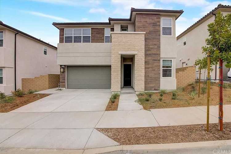 19161 Merryweather Dr. Saugus, CA 91350