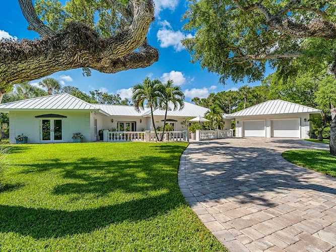 2555 Lagoon Ct Vero Beach, FL 32963