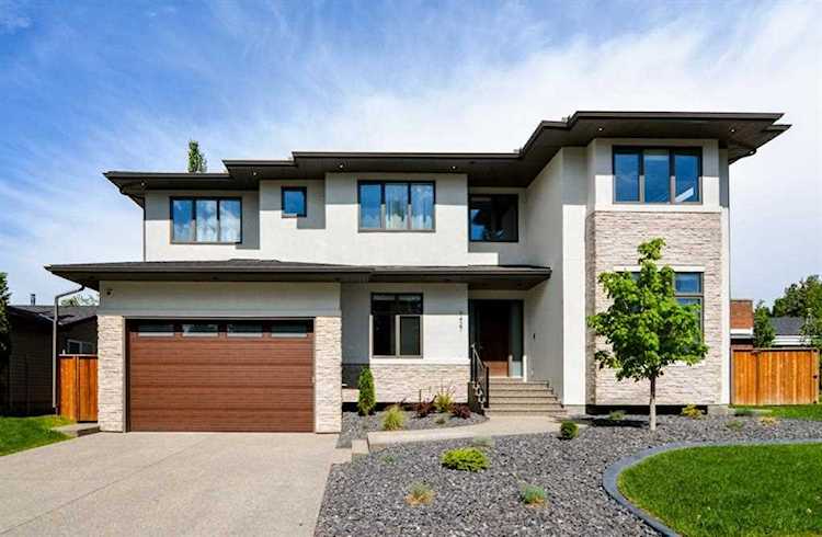9427 Paliswood Way SW Calgary, AB T2V 3R1