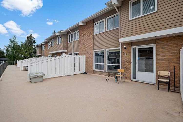 116 Silver Crest Dr NW #19 Calgary, AB T3B 4N9