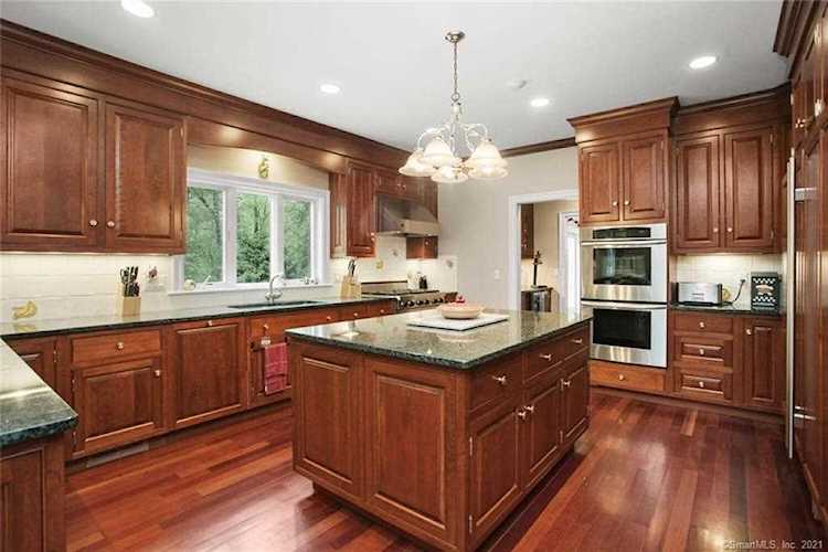 110 Fishing Trail Stamford, CT 06903