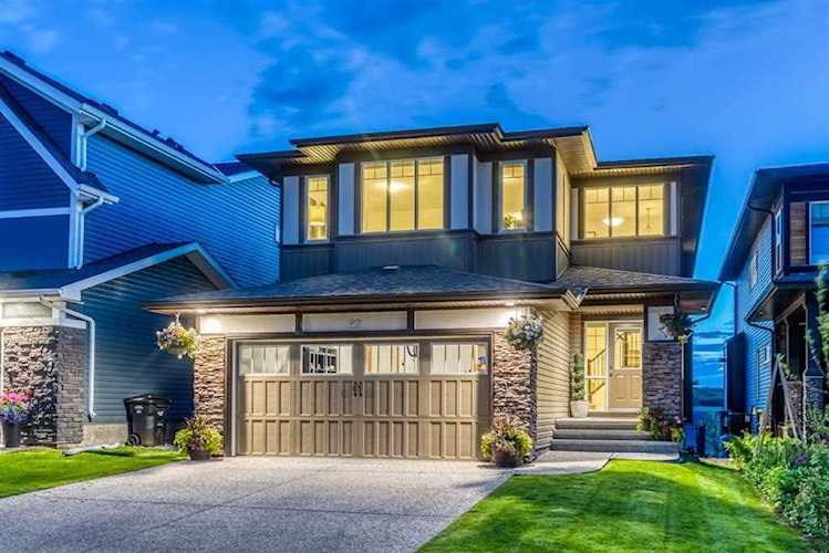 97 Cougar Ridge Close SW Calgary, AB T3H 0V4