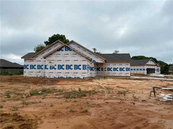 2 Belmont Dr Fort Mitchell, AL 36856