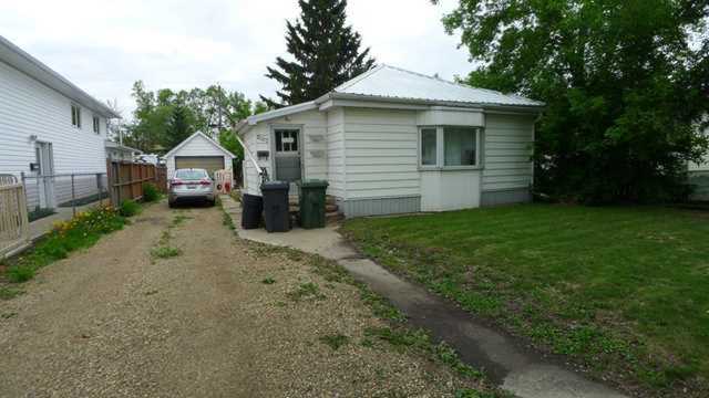 5207 53 Ave Ponoka, AB T4J 1H1