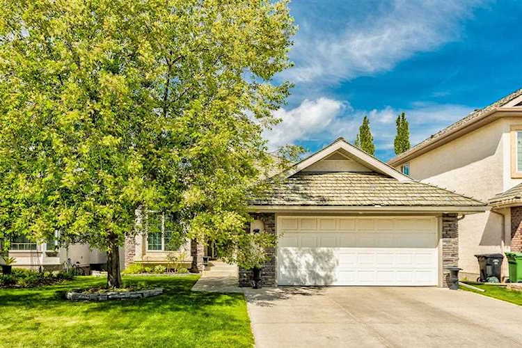 64 Evergreen Crescent SW Calgary, AB T2Y 3R3