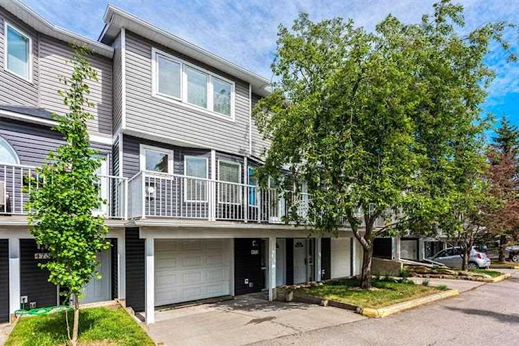 472 Regal Park NE Calgary, AB T2E 0S6