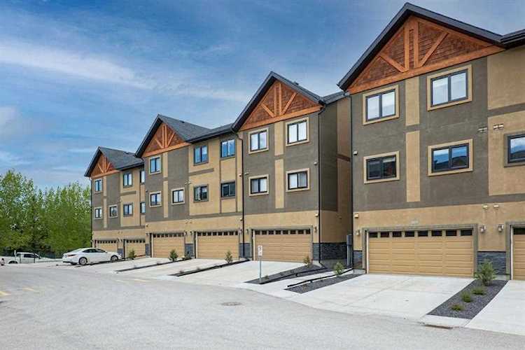 309 Valley Ridge Manor NW Calgary, AB T3B 6C4