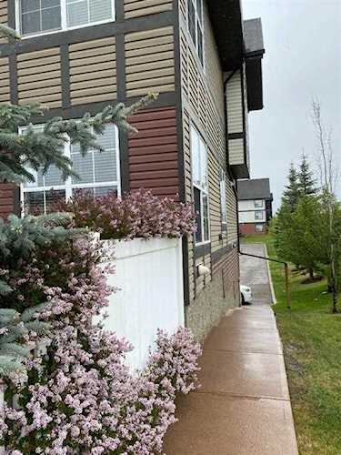 143 New Brighton Calgary, AB T2Z 0T5