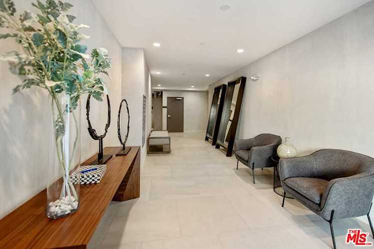 825 N Croft Ave #304 Los Angeles, CA 90069