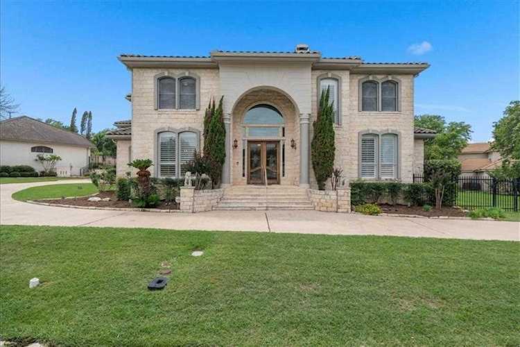 29 Tiburon DR The Hills, TX 78738