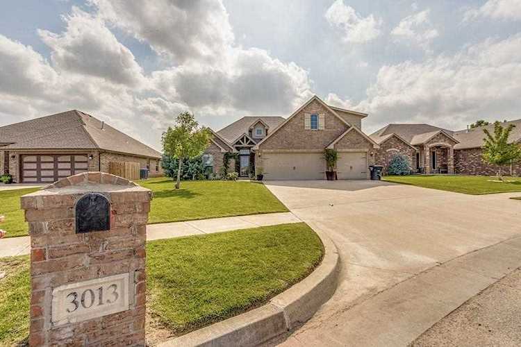 3013 San Juan Trl Moore, OK 73160
