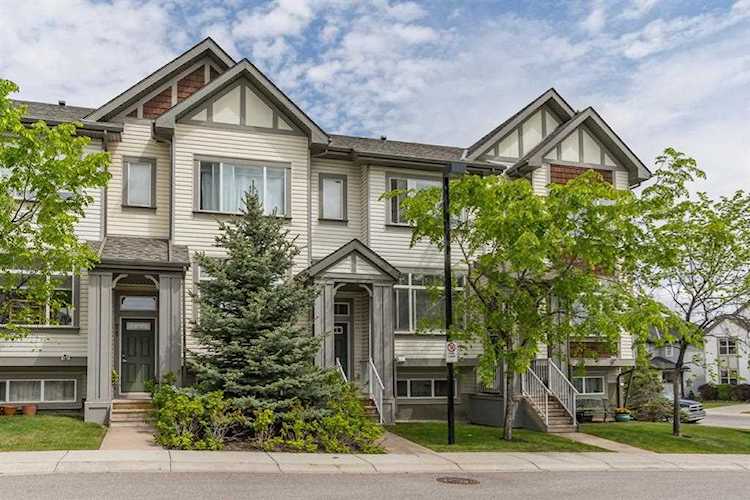 9 Copperpond Close SE Calgary, AB T2Z 0Y8