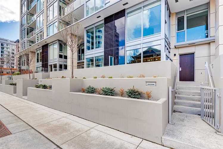 1025 5 Ave SW #105 Calgary, AB T2P 1N4