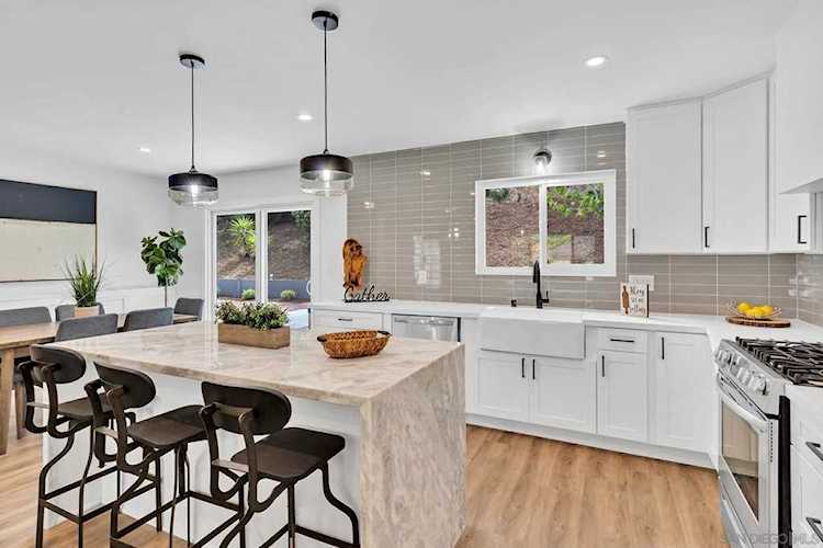 5345 Vickie Dr San Diego, CA 92109
