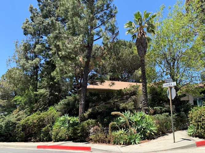 3500 Burritt Way Glendale, CA 91214