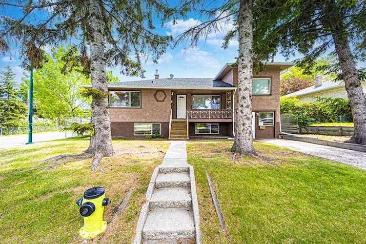 2405 25 Ave NW Calgary, AB T2M 2C6