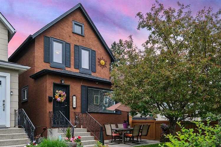 225 9 St NE Calgary, AB T2E 4J9
