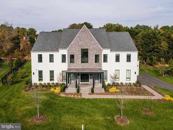 10092 Spartans Hollow Ct Great Falls, VA 22066