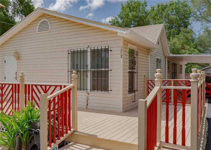1213 E Giddens Ave Tampa, FL 33603