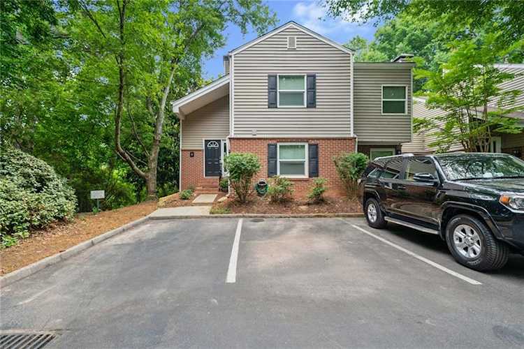 11 Dunwoody Springs Dr Atlanta, GA 30328