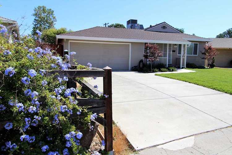 5756 Rio Verde Way North Highlands, CA 95660