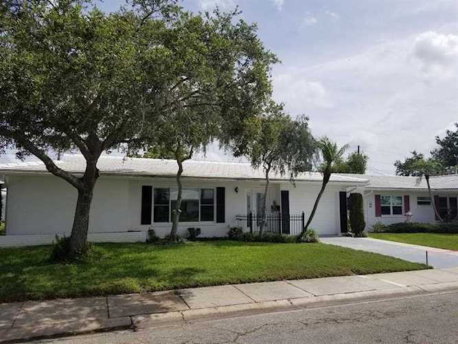 3975 Mainlands Blvd N #3 Pinellas Park, FL 33782