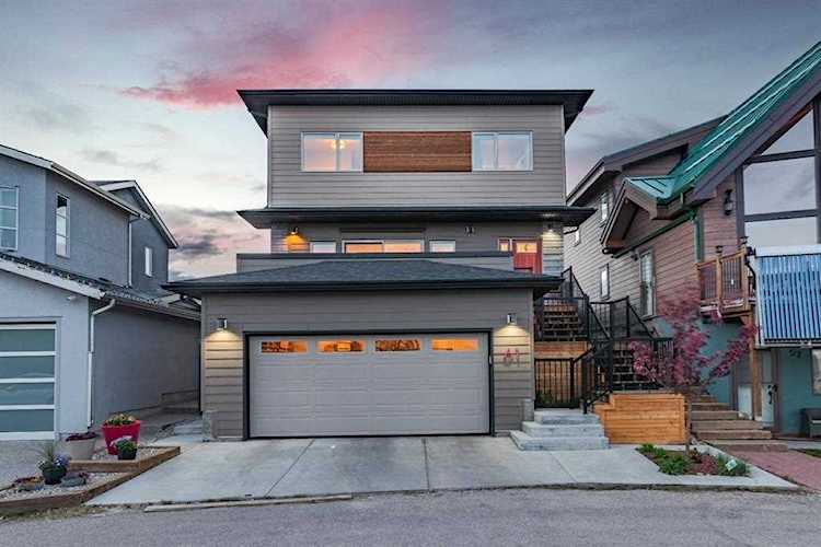 61 Rockhaven Green Calgary, AB T3G 0S5