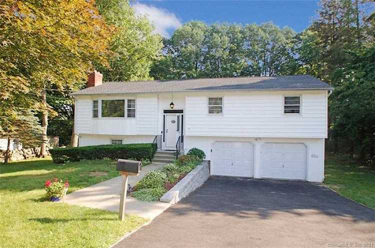 16 Elaine Place Trumbull, CT 06611