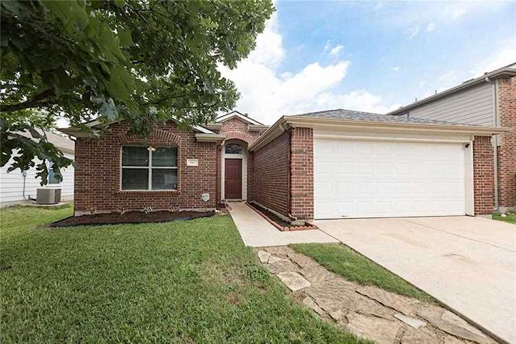 196 Spruce DR Kyle, TX 78640