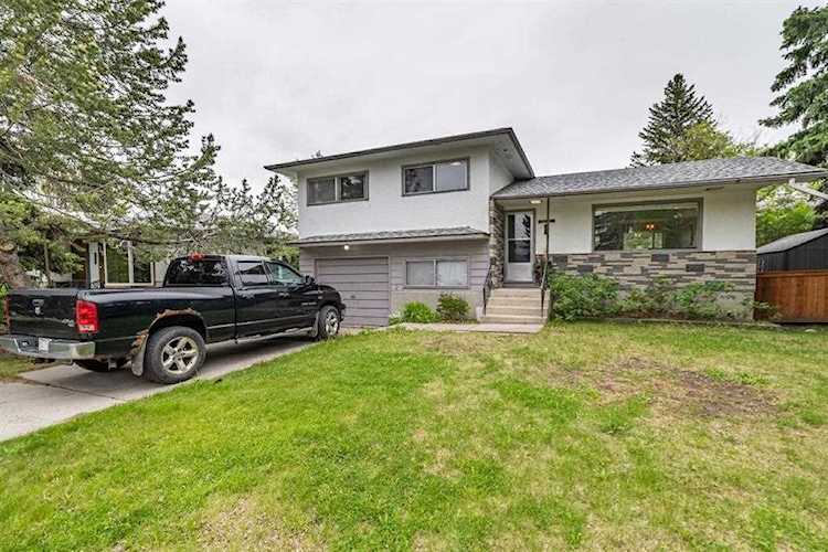 2820 Grant Crescent SW Calgary, AB T3E 4L1