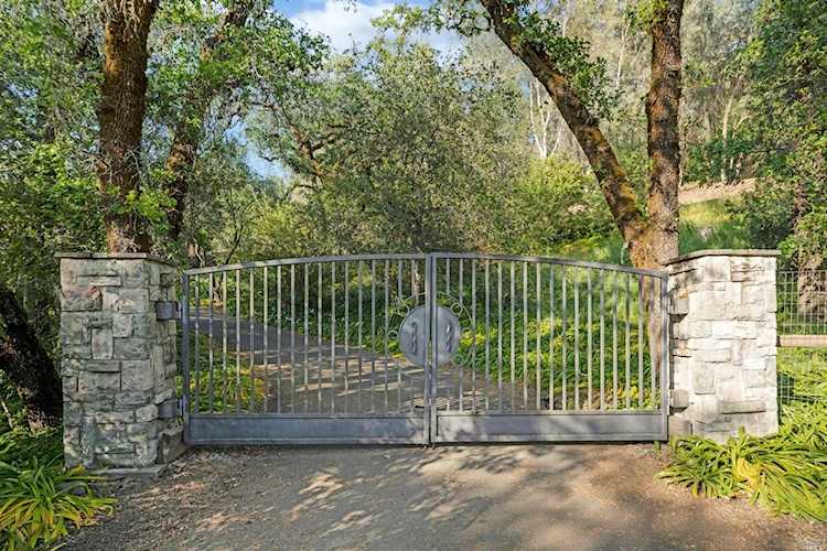 29100 River Road Cloverdale, CA 95425