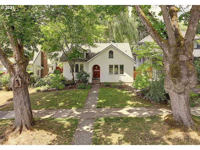 1943 SE Locust Ave #A & B Portland, OR 97214
