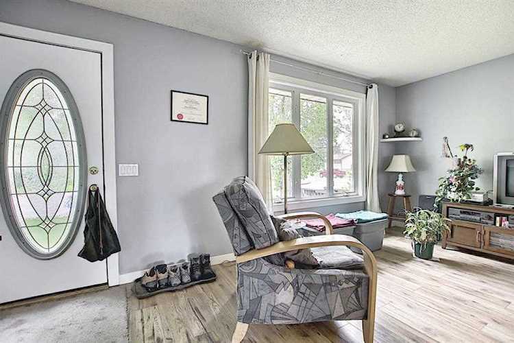 1308 Pennsburg Rd SE Calgary, AB T2A 2T9