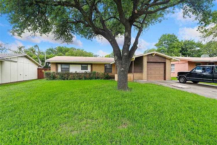 1820 Appletree Lane Carrollton, TX 75006