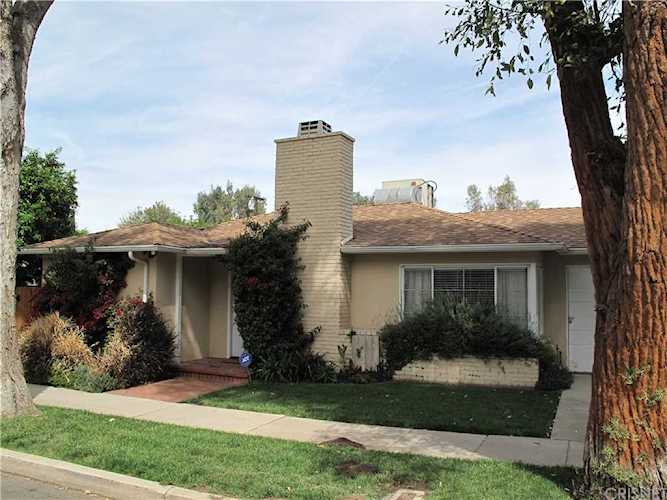 21205 De La Osa St Woodland Hills, CA 91364
