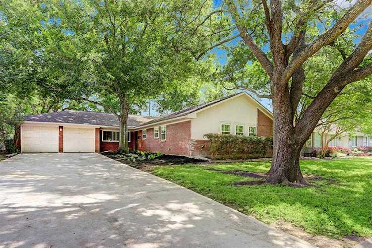 5006 Redstart St Houston, TX 77035