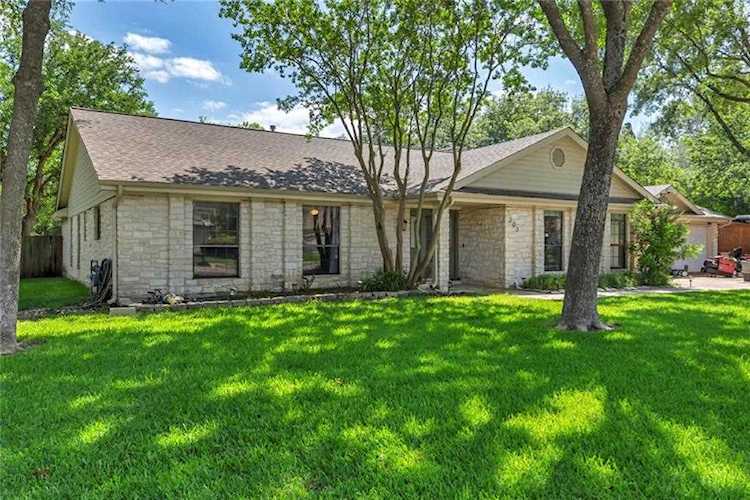 203 Oak Ridge DR Pflugerville, TX 78660