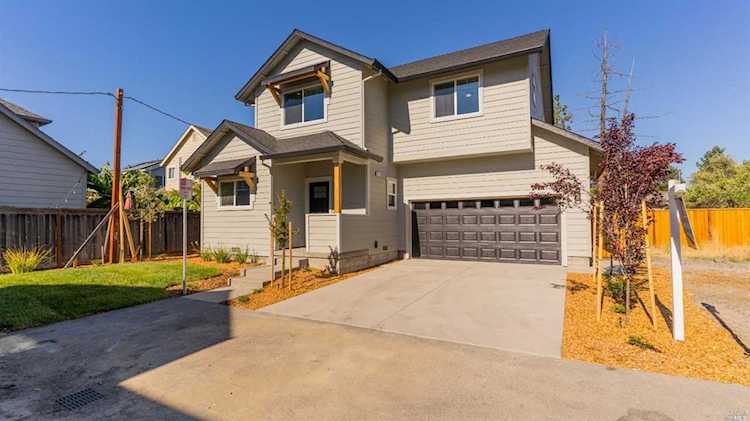 2213 Tapian Way Santa Rosa, CA 95403