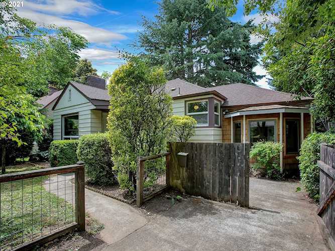 3221 SE 75th Ave Portland, OR 97206