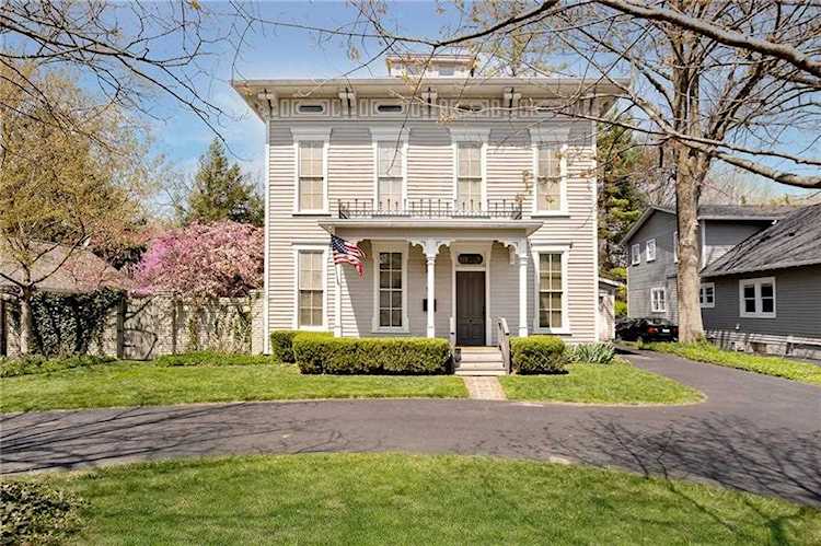 520 W Ash St Zionsville, IN 46077