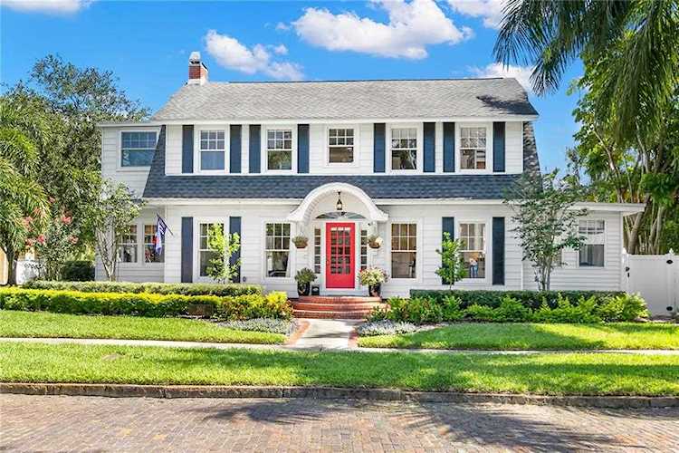 207 17th Ave NE St. Petersburg, FL 33704 | MLS U8126604 Photo 1