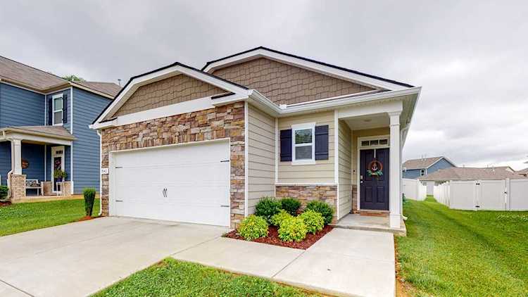 7042 Berkswell Dr Lebanon, TN 37087