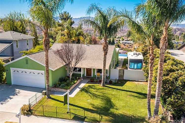 22420 Abordo Dr Saugus, CA 91350