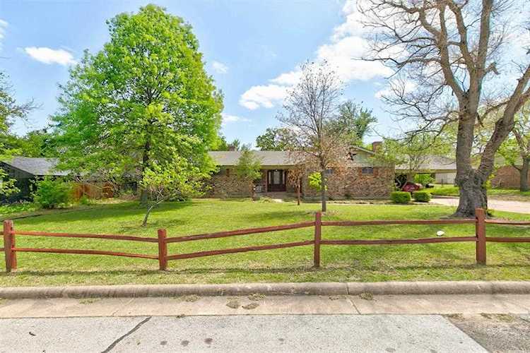 1008 Holden Street Glen Rose, TX 76043