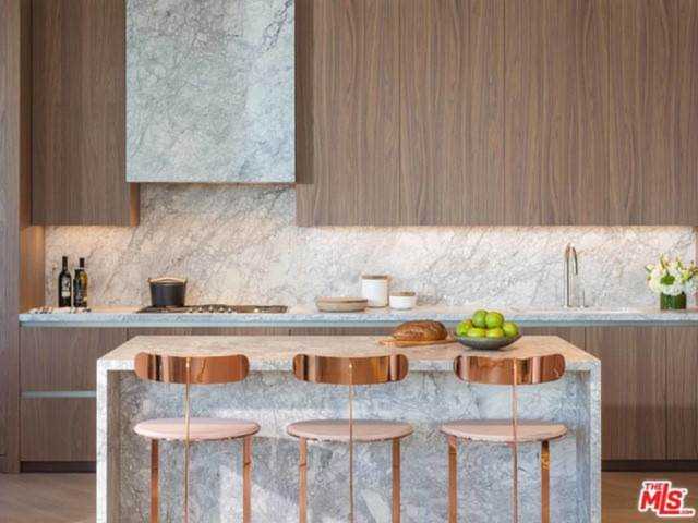 211 Elm Court #6B Los Angeles, CA 90067