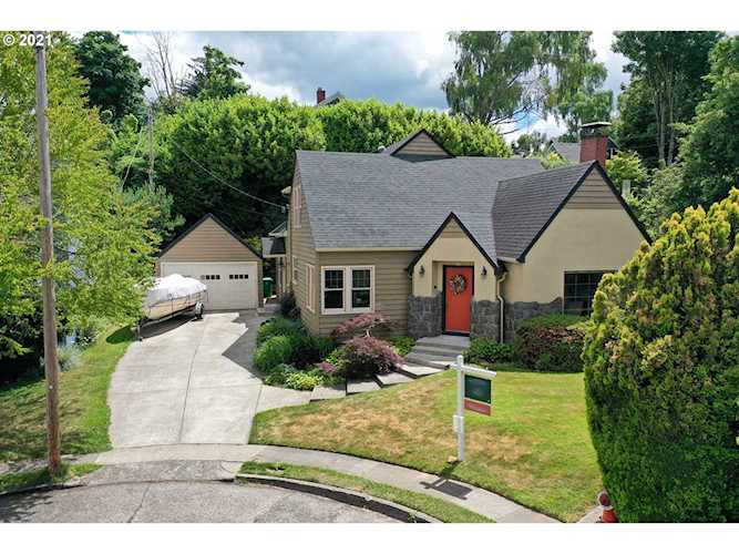654 SE 52nd Ave Portland, OR 97215