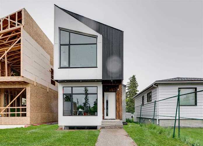 1440 29 St SW Calgary, AB T3C 1M2