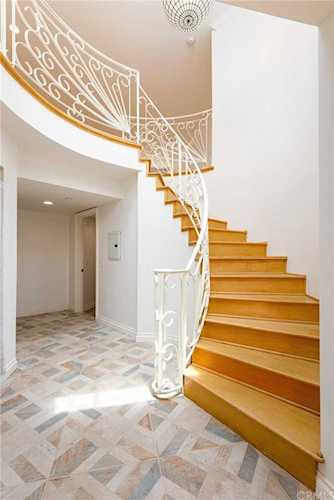 1177 Wellesley Ave #202 Los Angeles, CA 90049