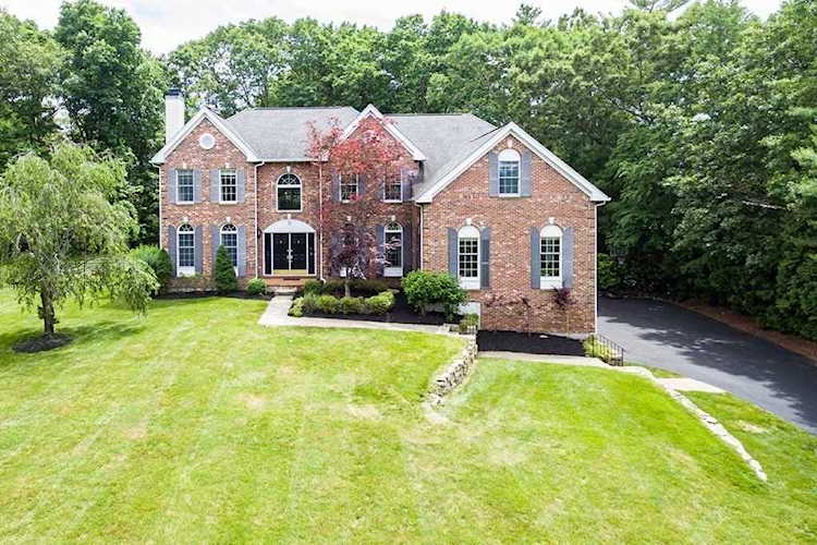 35 Greenwood Road Hopkinton, MA 01748